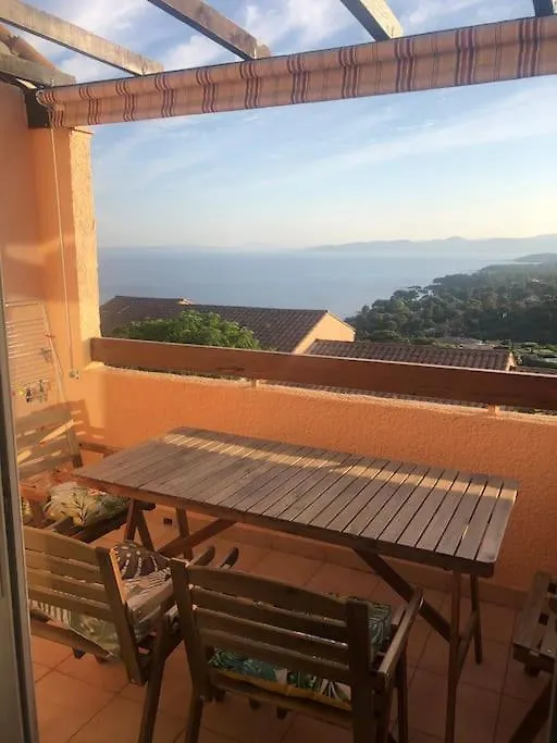 Appartement Vue Mer Et Esterel Avec Piscine Saint-Raphael  0*, Saint-Raphael (Var)